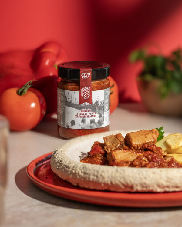 Atún rojo en guiso de tomates